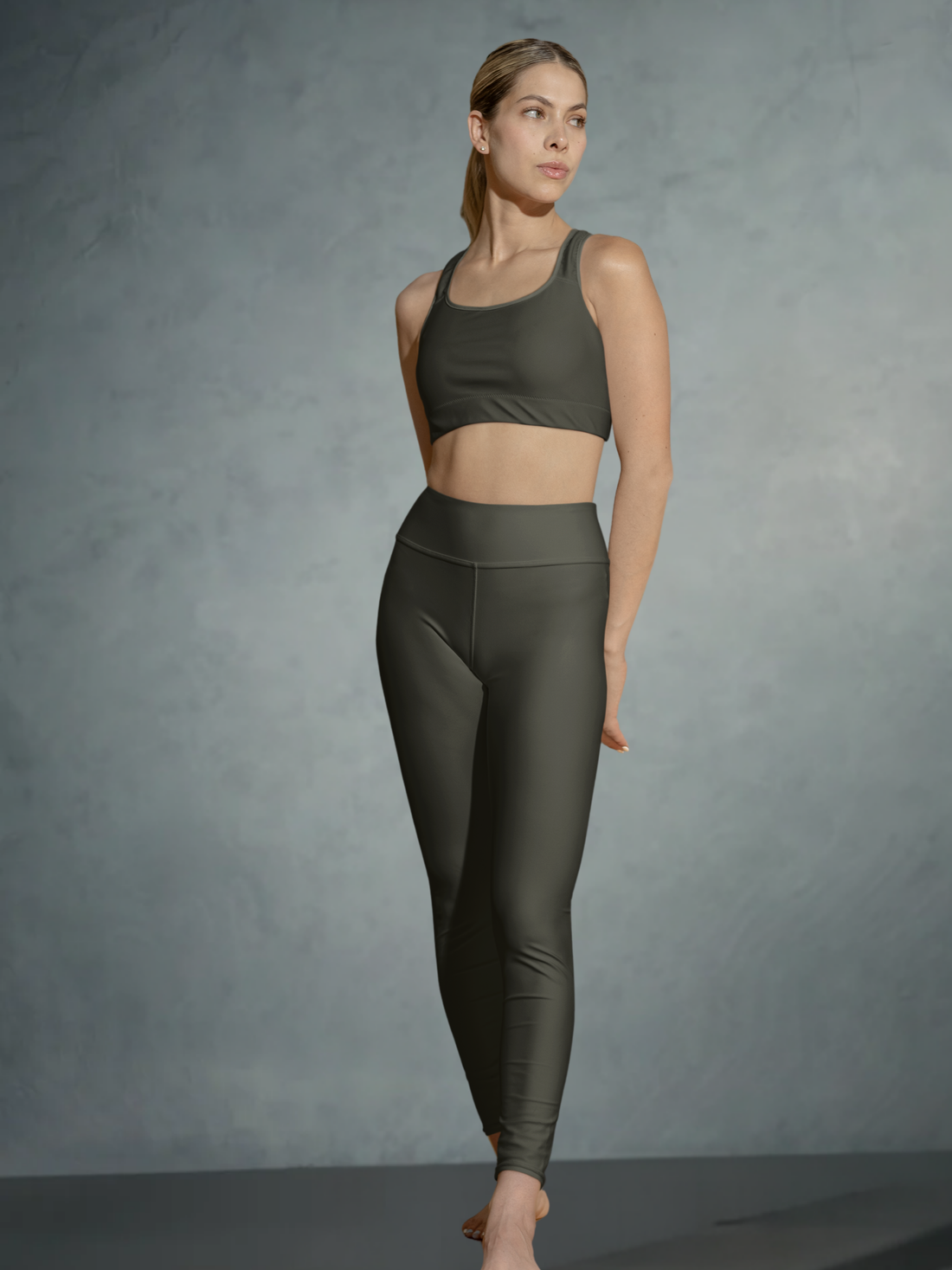 Olive Green Slim Fit Scoop Neck Sports Bra for women