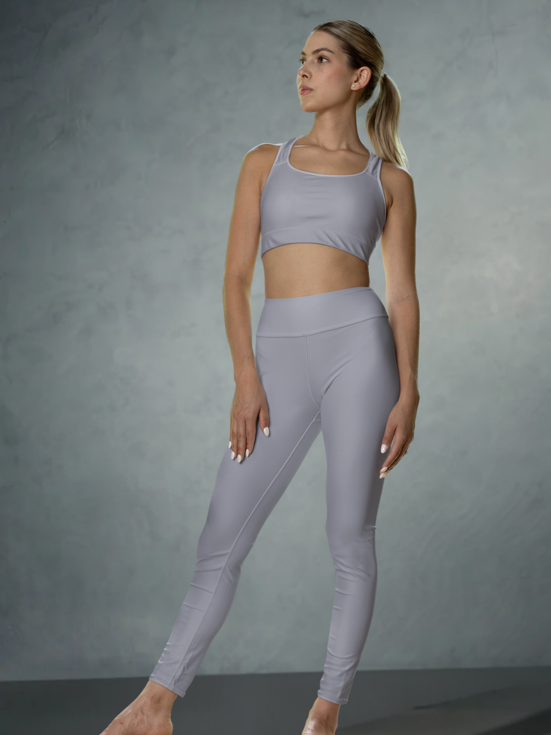 Shiny Grey Slim Fit Scoop Neck Sports Bra for women