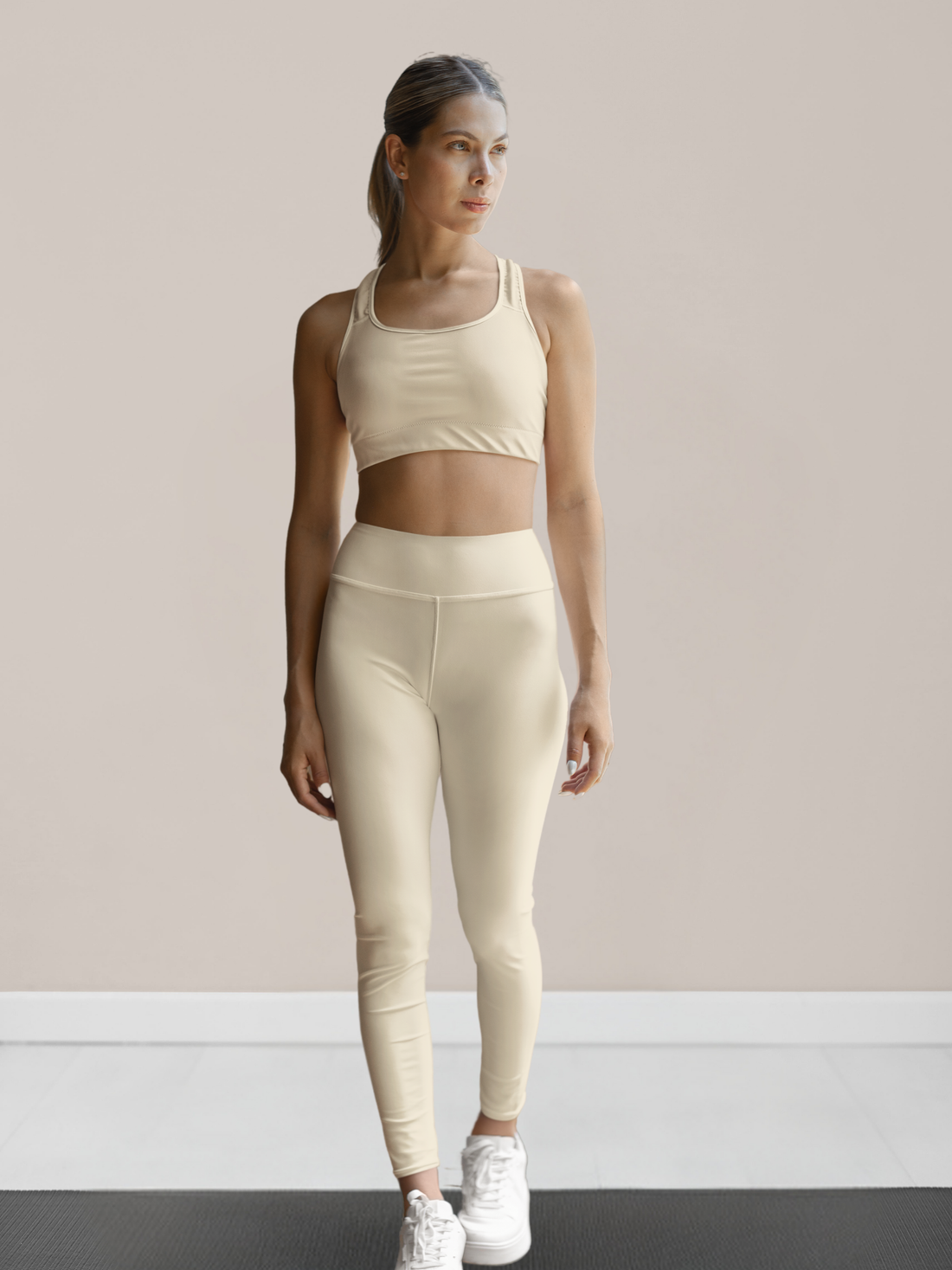 Soft Off-White Slim Fit Scoop Neck Sports Bra for women